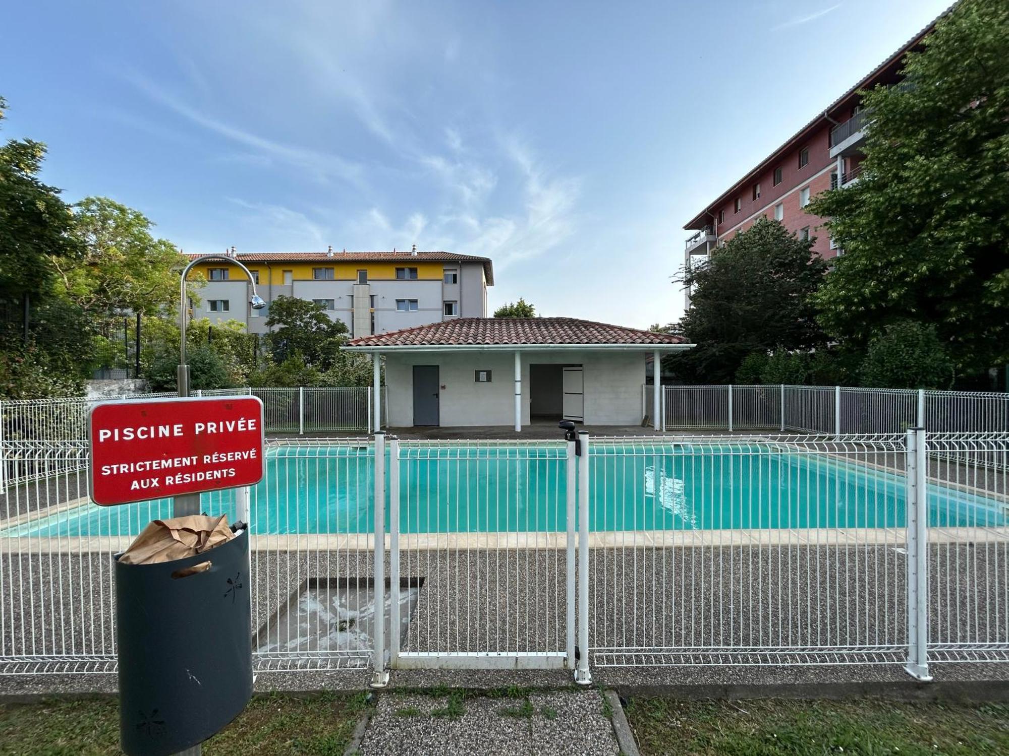 Appartement Cosy Agen Centre Avec Lit King Size Esterno foto